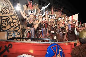 Offering a raw bar, a generous selection of starters, sandwiches, dinners, sides, and a full bar, this saloon is ideal to sit back, have a drink and listen to a broad variety of live music. Fantasy Fest Key West 2017 Hurricane Irma Updates On As Scheduled