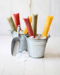6 Recettes Pour Faire Des Mr Freeze Maison Marie Claire En 2020 Recettes Aux Fruits Recettes De Glace A L Eau Friandises Glacees