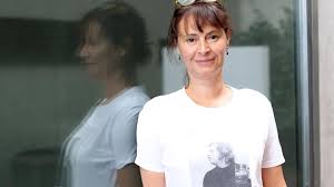 Lenka vlasáková was born on april 27, 1972 in prague, czechoslovakia. Hned U Chalupy Mame Kopec Chotuc Ma Neskutecnou Energii Rika Herecka Lenka Vlasakova Mujrozhlas