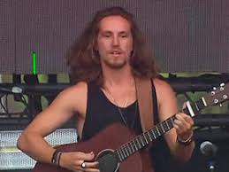 Bm7 da cor do seu cabelo? Mesmo Com Chuva Vitor Kley Adrenaliza E Leva O Sol Para O Planeta Atlantida Popline