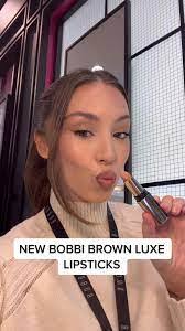 Bobbi Flower's Instagram, Twitter & Facebook