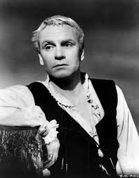 To Be Or Not To Be Not To Be Laurence Olivier As Hamlet 1948 To Be Or Not To Be That Is The Question Whether Tis Nobler In The Mind T Hollywood Hollywood Legends Hollywood Actor