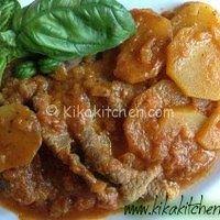 La carne alla pizzaiola è una ricetta facile e veloce, ma buonissima, che a tavola mette tutti d'accordo, grandi e piccini. Carne Alla Pizzaiola Con Patate Giallo Zafferano Ricette Di Cucina Gustosa Ricerca