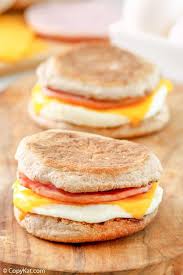 Egg White Delight Is A Healthy Breakfast Sandwich That Will Keep You Satisfied All Morning Click To Get The Copykat Recipes Healthy Breakfast Sandwich Recipes