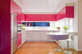 Uno de los colores clásicos para cocinas es el blanco. 10 Cocinas Modernas De Colores Vivos Pisos Al Dia Pisos Com