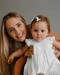 Eu precisava tanto de você na minha vida! Você trouxe paz e felicidade para  os meus dias. Como eu te amo minha filha amada😍💕💕