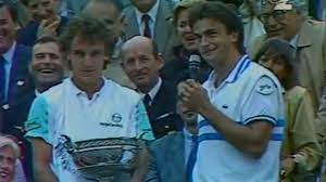 Le dernier qui a eu la possibilité, je pense que c'est jo, lorsqu'il a eu 2 balles de match contre djokovic. Leconte Wilander Roland Garros 1988 Le Resume De La Finale Et Le Celebre Discours De Riton