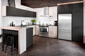 Armoires Cuisines Action Une Cuisine Au Style Moderne Et Tres Geometrique Qui Demontre Qu Il Ne Faut Pas Avoir Peur D Oser Le No Sweet Home Home Decor Kitchen
