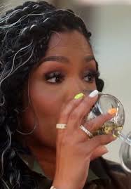 is #Safaree messing with #AmaraLaNegra's brand? 😬 #lhhmia #loveandhip...