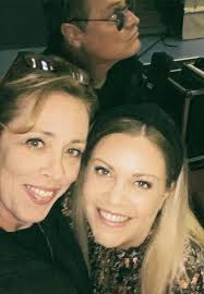 Holiday with a Purpose, Suzanne synger med Arvid og Ragnhild Pettersen