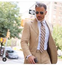 Si adatta armoniosamente al guardaroba di tutti i giorni e da sera, dona maggiore comfort durante l'usura e sottolinea la femminilità della silhouette. Rich Elegant Man Suits Men Business Men Suits Blue Suit Fashion