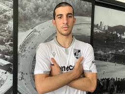 O vitória anunciou a renovação de contrato do jovem central andré amaro. Vitoria Sport Clube On Twitter Andre Amaro E Helder Sa Rubricaram Contrato Profissional Com O Vitoria Sc Com Clausulas De 30 Milhoes De Euros Sabe Mais Https T Co 0uk7g5jxca Ficaemcasa Stayathome Conquistadores