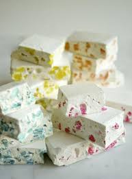 Le Nougat Tendre En Ses Nombreuses Variantes Bonbons Faits Maison Idee Recette Bonbon Maison