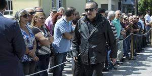 Η σύζυγος του λάκη λαζόπουλου, δεν είναι πια μαζί μας και η είδηση αυτή έχει σκορπίσει απέραντη θλίψη σε φίλους και γνωστούς που δεν μπορούν να το πιστέψουν πως O Lakhs Lazopoylos Milaei Gia Th Maxh Poy Edwse H Syzygos Toy Me Ton Karkino Zwh Iefimerida Gr