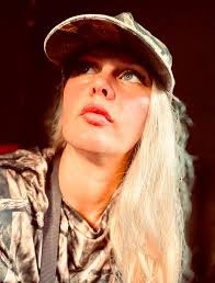 Brandy Aaron's Instagram, Twitter & Facebook