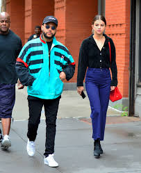 Selenα gomez confirmα su noviαzgo con the weeknd. Hay Una Prenda De The Weeknd Que Selena Gomez Sigue Utilizando
