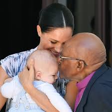 Meghan and prince harry introduce archie harrison to the queen, prince philip and the duchess' mother doria ragland. Baby Archie S First Birthday Meghan Markle And Prince Harry S Journey From Vulnerability To Hysterics