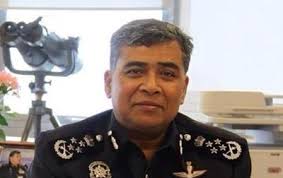 Tan sri dzulkifli ahmad, tan sri irwan serigar dan tan sri khalid abu bakar dikatakan antara individu yang disenarai hitam oleh jabatan imigresen malaysia (jim). Tan Sri Khalid Abu Bakar Expatgo