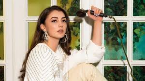 Oyuncunun geçmişten bugüne değişimini görsel olarak ortaya burcu özberk dizileri arasından unutulmazlara girenleri ve burcu özberk'in. Burcu Ozberk Kimdir Burcu Ozberk Kac Yasinda Magazin Haberleri