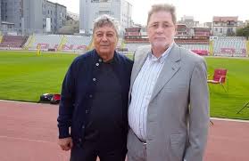 Ukrayna süper liginde önemli başarıları bulunan mircea lucescu, dinamo kiev ile şampiyon olmayı başardı. Dinamo Cornel Dinu L A Sunat Pe Mircea Lucescu Hai MÄƒ SÄƒ SalvÄƒm Dinamo