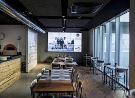 Ristorante concept a km zero, con showcoocking, macelleria, pizzeria, hamburgeria matè treviglio è un locale affidatoci dalla committenza come esecuzione di un concept preesistente. Concept Mate