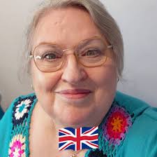 I bet Carol's kids are cringing every time she mentions her special  friends." (Via Mirror TV)