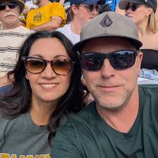 What vehicle has hot pink rims in Lethbridge?