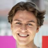 Storch verheddert sich in Pool