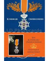 Een koninklijke onderscheiding is speciaal bedoeld voor mensen die zich al geruime tijd geheel belangeloos inzetten voor de maatschappij. Onderscheiding 07