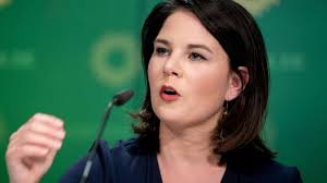 Born 15 december 1980) is a german politician. Aussenpolitik Baerbock Fordert Mehr Harte Gegen Moskau Zdfheute