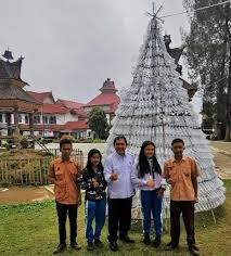 Kata sambutan ketua panitia acara natal kata sambutan / kata sambutan ketua panitia natal 2018. Kreatif Tp Pkk Karo Buat Pohon Natal Dari Botol Bekas