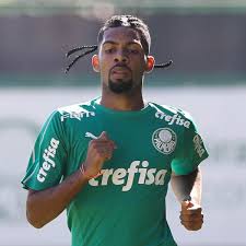 Matheus fernandes (born 30 june 1998) is a brazilian footballer who plays as a centre midfield for spanish club fc barcelona. Sem Visto Matheus Fernandes Treina No Palmeiras Tnt Sports