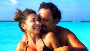Enrico brignano, 52 anni, con la compagna flora canto, 35, e la figlia martina, 1. Avete Mai Visto La Figlia Di Enrico Brignano E Nata Dal Grande Amore Dell Attore Ed E Una Splendida Bambina Mamma Sto Bene