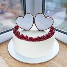 With our unique personalised birthday cakes, you can make your loved one's birthday extra special. Pin By Bogdanka Photographer On Cake Engagement Cake Design Anniversary Cake Valentine Cake