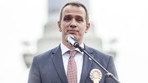 He is known for his work on who the hell's bonnie and. Heteken At Nyomoztak Egy Helyettes Allamtitkar Ellopott Taskaja Ugyeben 24 Hu