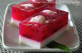 Dengan sering menikmati buah naga, anda juga mendapatkan segudang manfaat dari kandungan buah naga. Resep Dan Cara Membuat Puding Buah Naga Merah Nan Cantik Qudapan