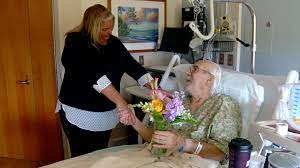 Random acts of flowers dunedin. Nonprofit Repurposes Day Old Bouquets And Gives Them To Vets
