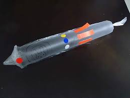 ビニールロケット 走り回って楽しめる手作りおもちゃ 保育や子育てが広がる 遊び と 学び のプラットフォーム ほいくる 手作りおもちゃ 工作 子供 夏休み 工作 子供