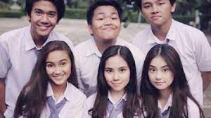 Sinopsis film ada cinta di sma (2016) ada cinta di sma film 2016 ini menceritakan tentang kisah persahabatan tiga orang pelajar sma yaitu kiki (diperankan teuku rizky), iqbal (diperankan iqbaal dhiafakhri) dan aldi (diperankan alvaro maldini). Teaser Film Terbaru Cjr Berjudul Ada Cinta Di Sma Acds Trending Di Twitter Tribun Solo