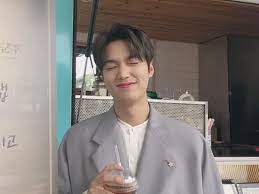 Once trained, lee landed small roles in several television dramas. Fans Mark Lee Min Ho S Birthday With A Heartwarming Gesture That Is Bound To Brighten Up Your Day Pinkvilla