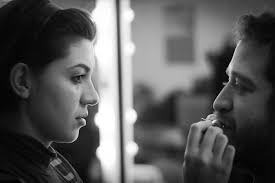 Invada o camarim de O Beijo no Asfalto em dez fotos