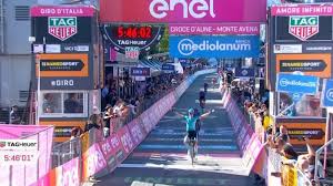 Campenaerts se impone sobre una pista de patinaje en una accidentada etapa. Resumen Del Giro De Italia Etapa 20 Bilbao Gana Landa Sube Al Podio Y Carapaz Acaricia El Giro As Com
