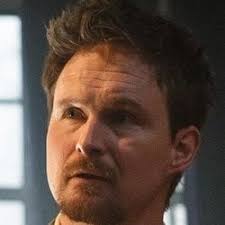 Todas as séries e filmes de Russell Curry