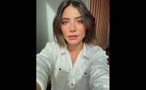 Ela teve nota 15.083 no salto e se tornou a 32ª atleta brasileira a ficar no lugar mais alto do pódio pelo país na história olímpica. Carolina Carvalho Quebra O Silencio Sobre Operacao Aos Ovarios E Revela Como Esta Nova Gente