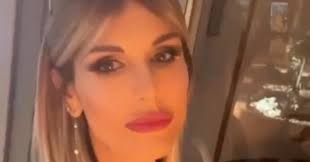 Mai avevo confessato la cosa più drammatica della mia vita, il mio tentato  suicidio nel momento più buio. Ho fatto una corsa per buttarmi, mio marito  mi ha salvata": parla Arianna David