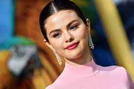 Selena gomez pictures selena gomez style. Selena Gomez S Curly Hair Bangs Is The Look Of 2020