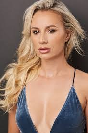 Julie Dawson's Instagram, Twitter & Facebook