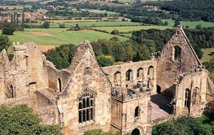 Wingfield Manor | Peak District Online
