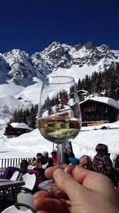 De jura is een gebergte aan weerszijden van de grens tussen frankrijk en zwitserland. Les Marecottes Vs Wintersport Zwitserland