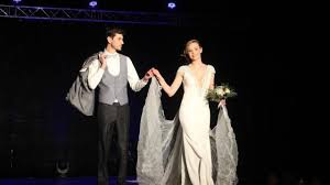 Des défilés de robes de mariées à l'américaine, des stands de 6m2 pour la plupart, une ambiance cool, des professionnels disponibles et réceptifs. Le Salon Du Mariage Se Tiendra A Chateau Gontier Dimanche 2 Fevrier 2020 Laval Maville Com